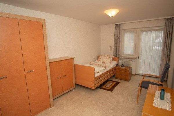 Geräumiges Schlafzimmer mit Terrasse