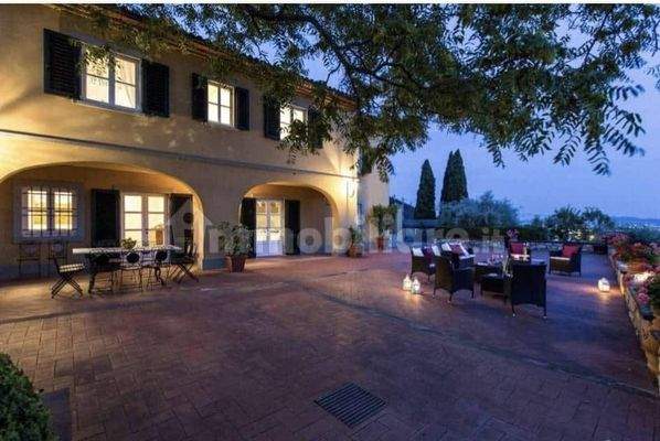 Villa in Carteano mit Panoramablick (Prato – Toskana)