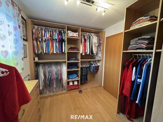 Wohnhaus OG Zimmer 2 - Schrankraum 2