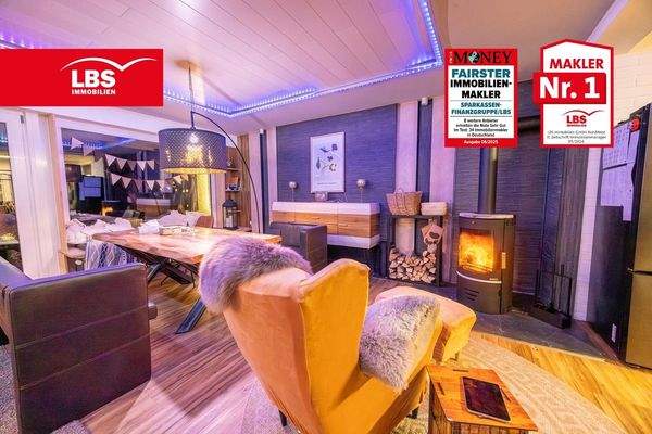 Wohn- und Esszimmer mit Kamin