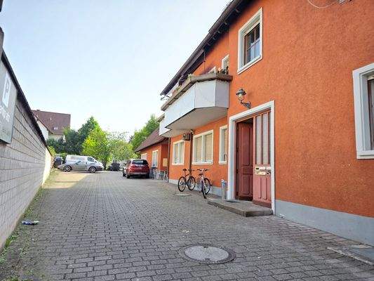 Eingang Parkplätze Hinterhof