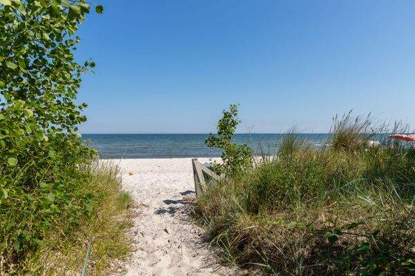 Der breite Sandstrand von Lobbe