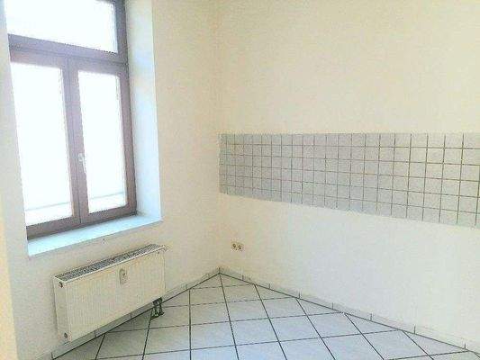 geflieste Küche mit Fenster