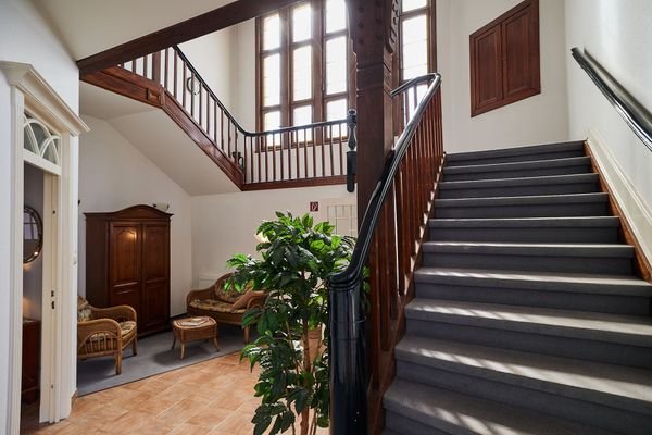 Treppe ins Obergeschoss
