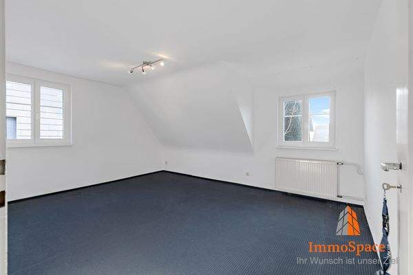 Blick ins Schlafzimmer im Obergeschoss