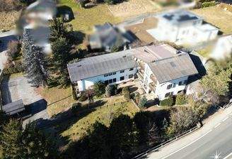 Drohnenaufnahme gesamtes Grundstück.