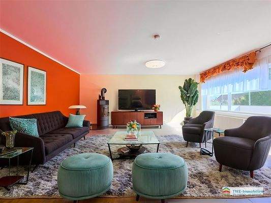 Wohnzimmer / mit Zugang zum Balkon 