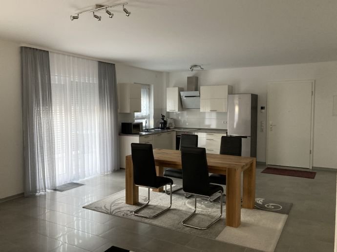 Hochwertige moderne 3ZKB mit Terrasse