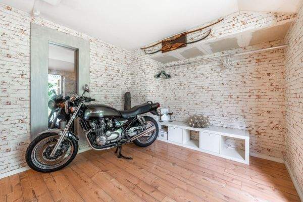 Gudendorf-Charmantes-Häuschen-im-Wald-2