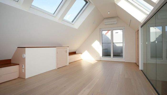 Schlafzimmer unmöbliert DG 2