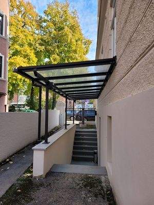 Außenbereich - überdacht - Zugang 1.jpg