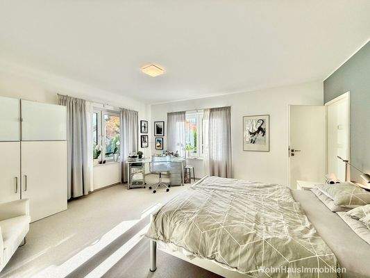 Schlafzimmer mit separater Ankleide