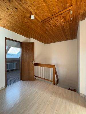 ... mit Zugang zum Bad und Treppe