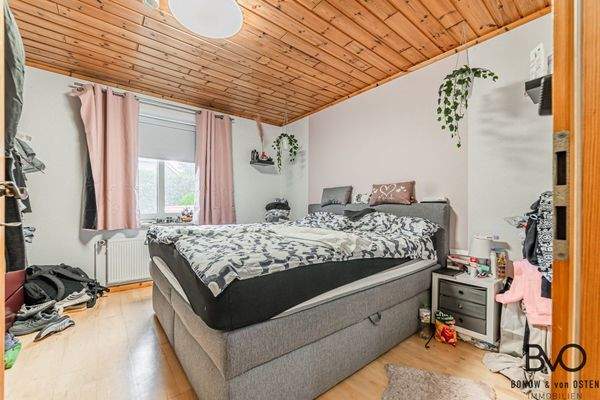 Schlafzimmer mit Fenster 