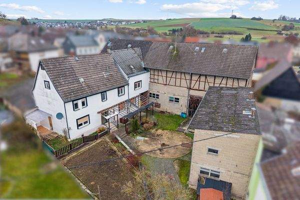 Haus mit Innenhof und Scheune