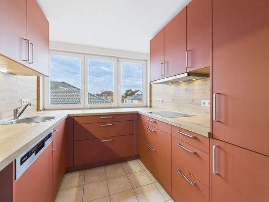 Neuwertige Einbauküche inklusive