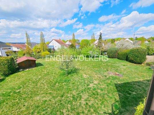 Blick in den Garten von den Balkonen