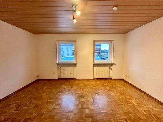 Lichtdurchflutetes Wohnzimmer