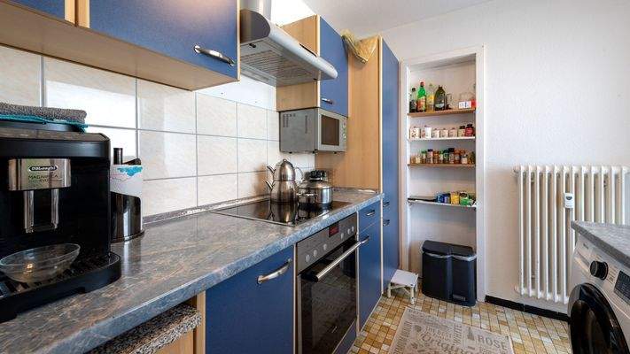 Küche mit Zugang zur Loggia