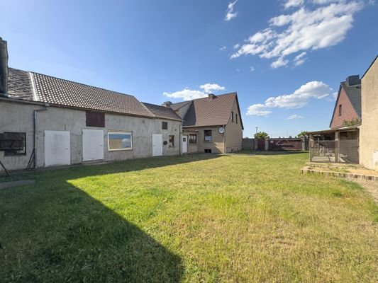 Innenhof mit Blick auf das Wohnhaus!