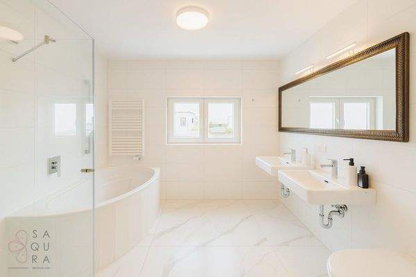 5AB7CBD6-8386-43E6-AA12-5576EA143D1D