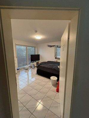 Schlafzimmer zum Balkon.jpg