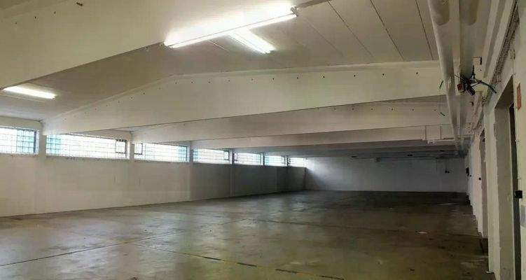 Lagerhalle Innenansicht 1.jpg