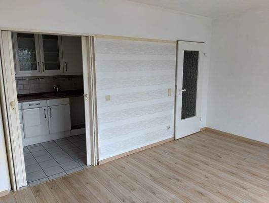 Wohnzimmer mit Blick in die Kü