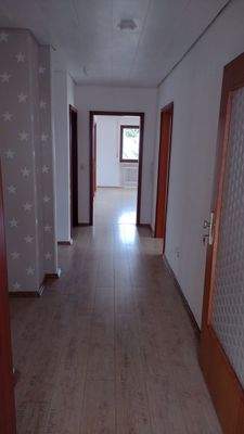 der freundliche Flur im EG
