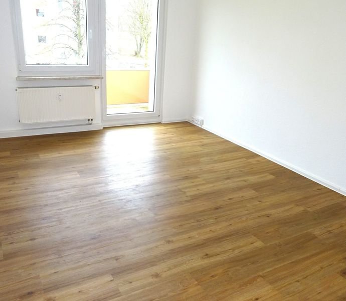 * Hier wird neu saniert * mit Balkon* 2 Zimmer Wohnung in Werdau zu vermieten!
