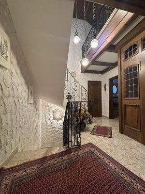 Eingangsbereich und Treppenhaus