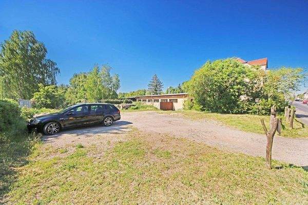 Grundstück (Stellplätze)