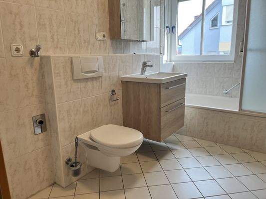 Tageslichtbad mit Einbaumöblierung