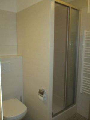 Modernes Bad,Wanne,Waschtisch,Dusche,WC