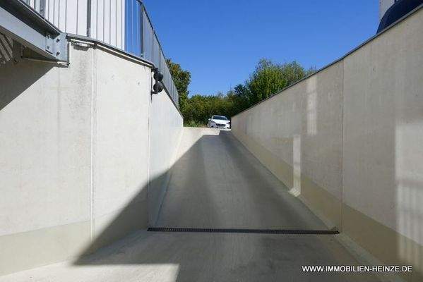 Tiefgarageneinfahrt