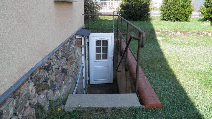 Außenzugang für kleinen Kellerraum