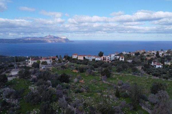 Kreta, Kokkino Chorio: Landschaftlich reizvolles Grundstück mit Meerblick zu verkaufen