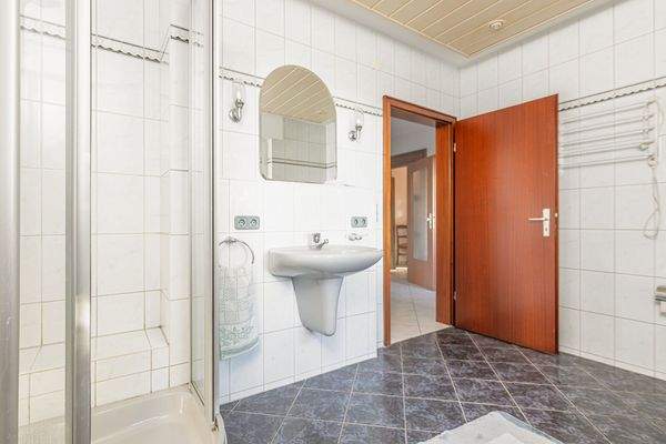 Badezimmer OG-Wohnung