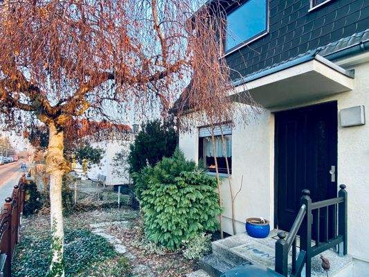 Hauseingang zur Straßenseite