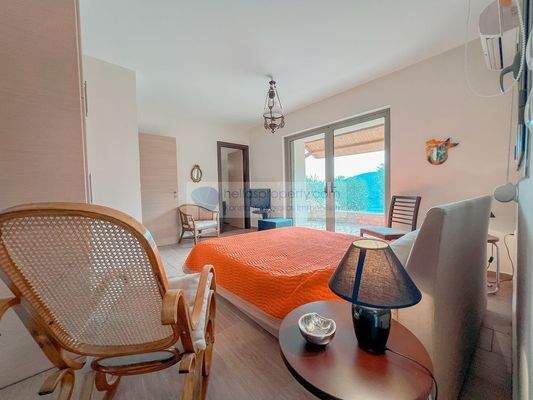 26ca79ef0285474b93ae40411381f4fe-original