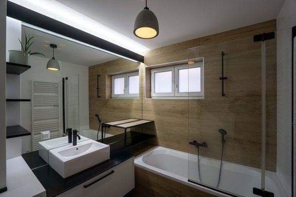 Badezimmer mit Waschmaschinenanschluss