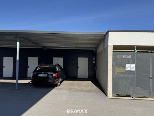 zwei Carports mit Kellerersatzraum