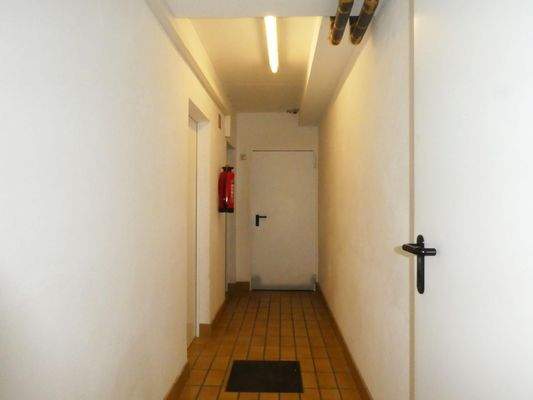 Flur zu den Kellerräumen