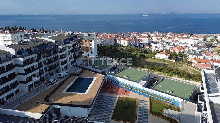 Sea-View Semi-Detached Villas in a Complex with Pool in Yalova