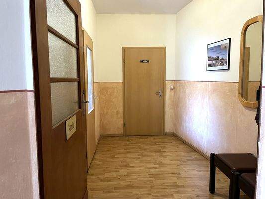 OG Zugang zum Büro und WC