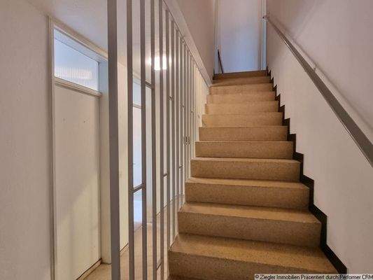 14 OG Treppenaufgang ins DG