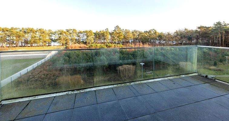 Schöner Balkon zur Ostsee mit Meerblick– und Meere