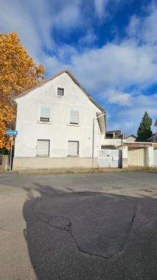 Straßenansicht mit Garage (1).jpg