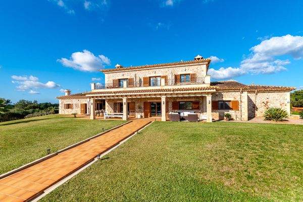 Ansicht der schönen Naturstein-Fassade