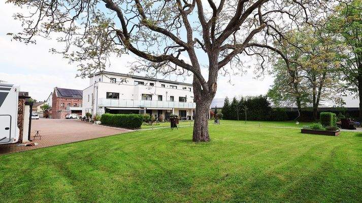 Garten und Rückseite